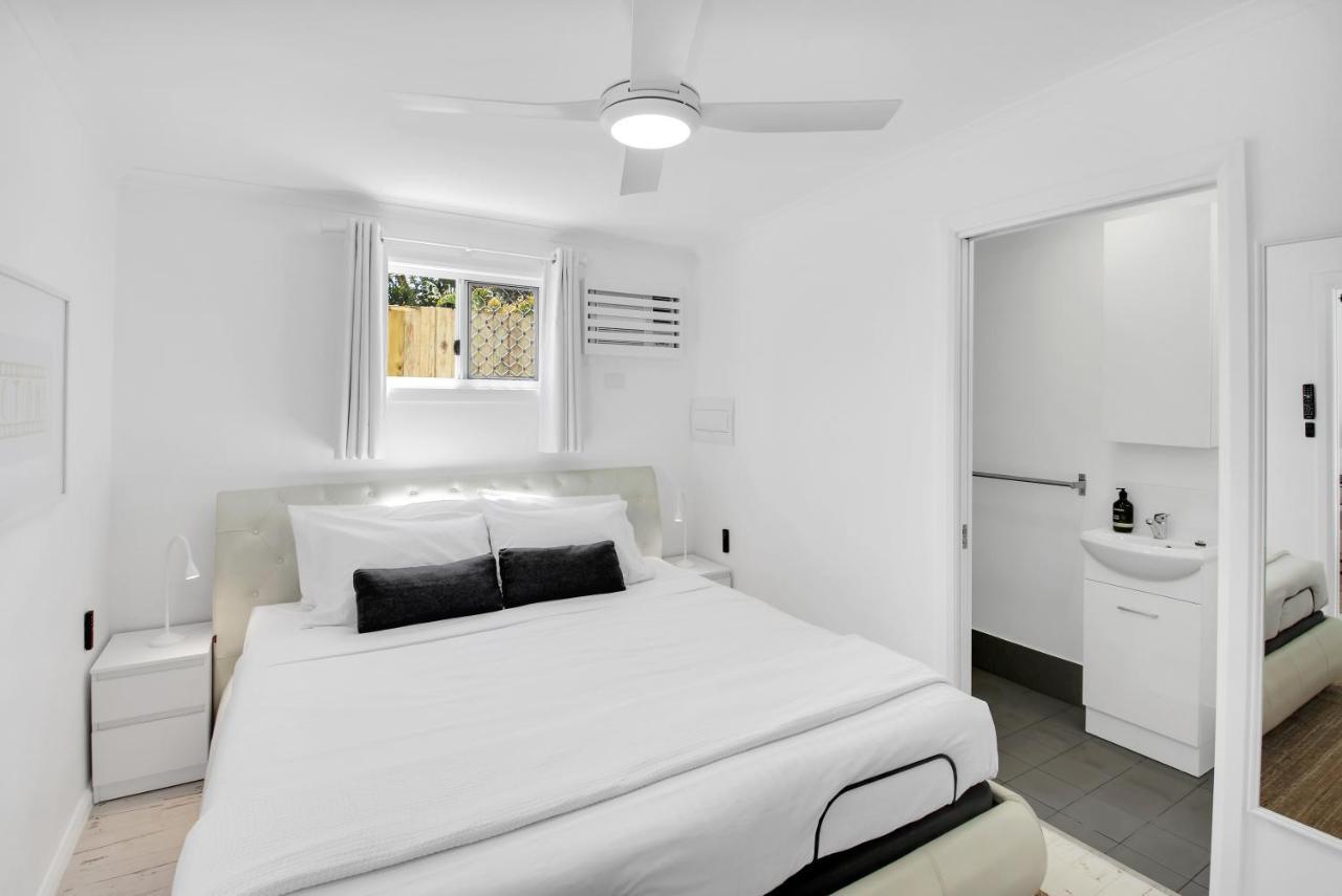 Private Outdoor Spa, Fire Pit, Cinema Room - The Cottage Coolum Beach Exterior foto
