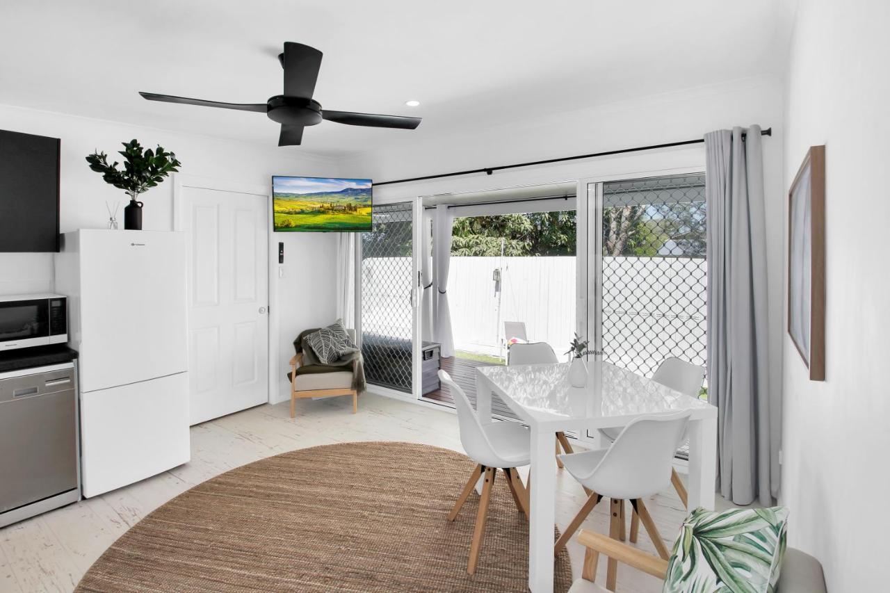 Private Outdoor Spa, Fire Pit, Cinema Room - The Cottage Coolum Beach Exterior foto