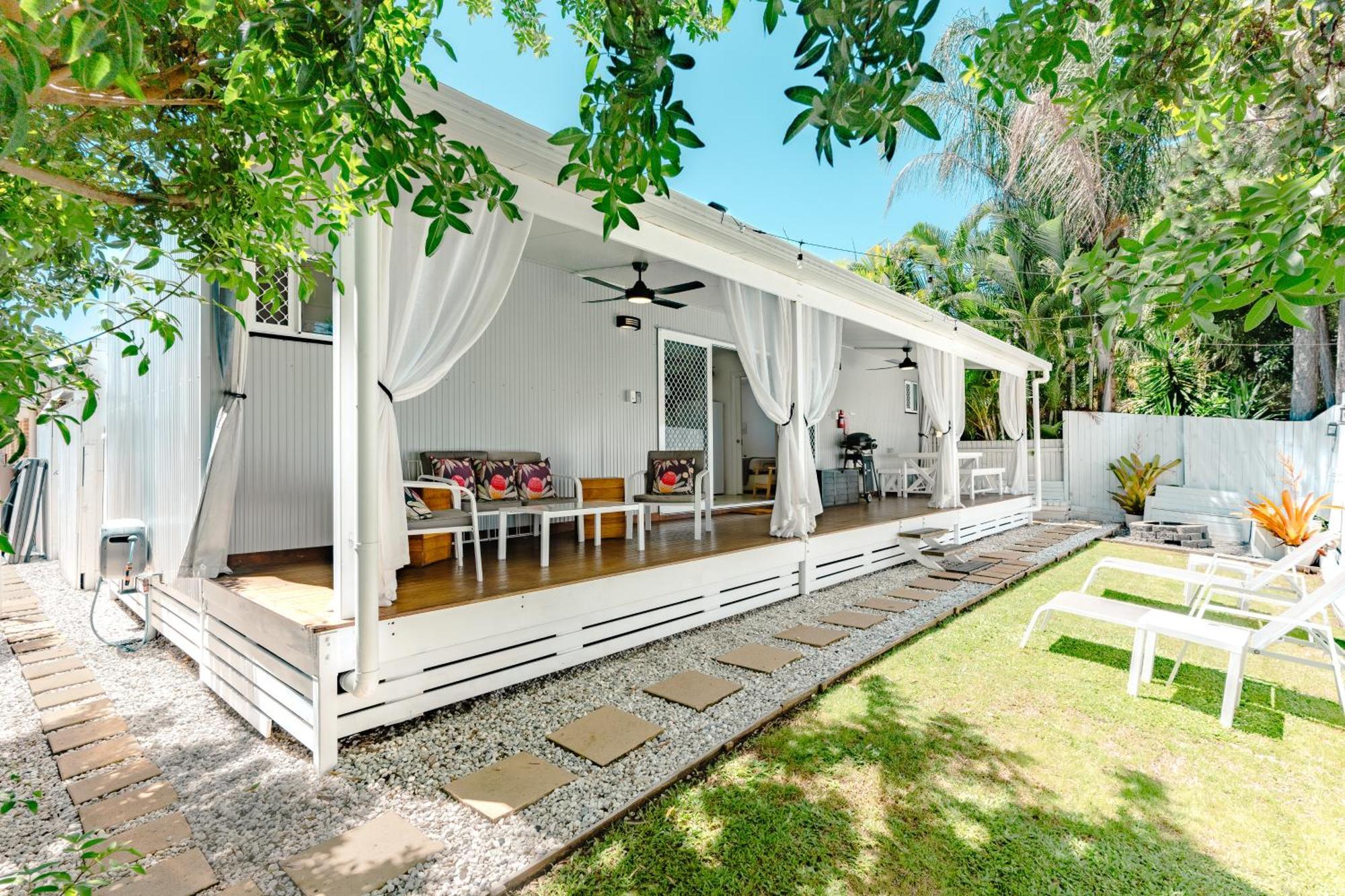 Private Outdoor Spa, Fire Pit, Cinema Room - The Cottage Coolum Beach Exterior foto